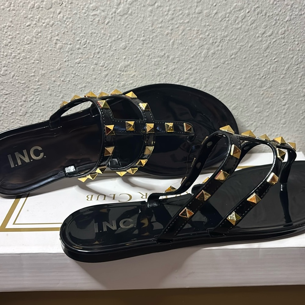Size 6 women’s black sandals